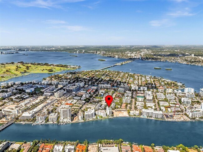 Foto del edificio - 9901 E Bay Harbor Dr