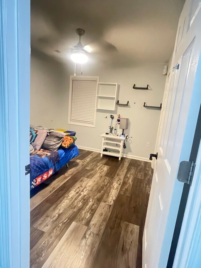 Back bedroom - 2105 Birchbark Ct