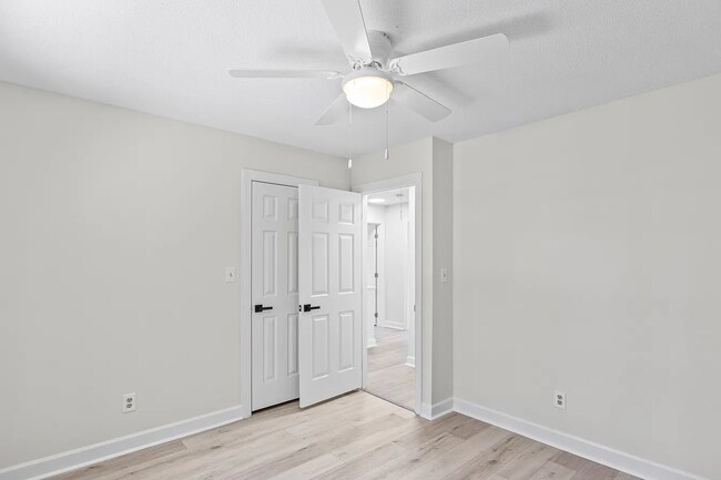 Foto del edificio - 623 Elmwood Ct