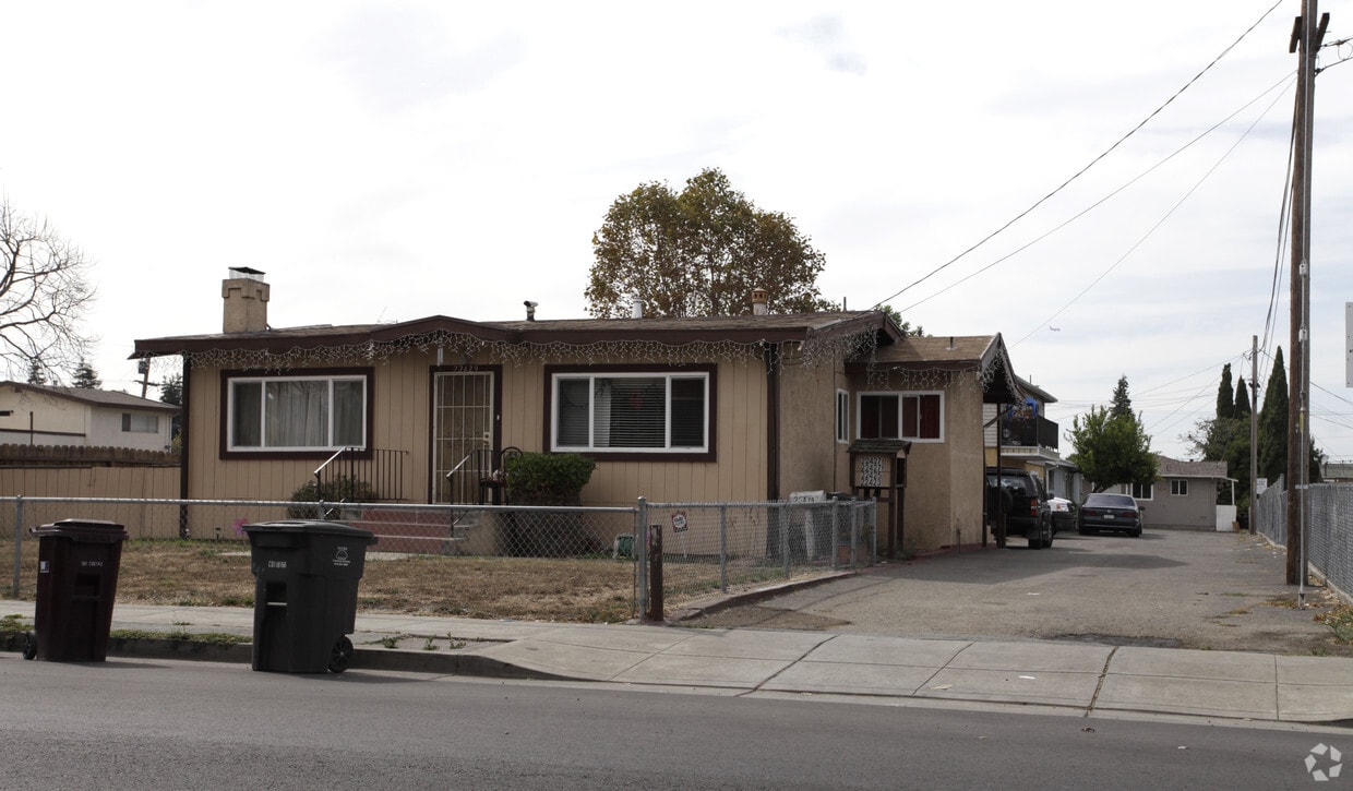 Primary Photo - 22423-22429 S Garden Ave