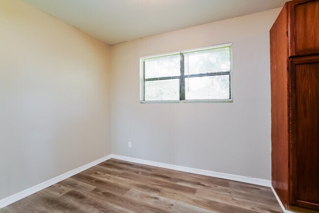 Foto del edificio - 5218 6th St W