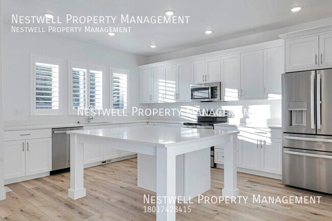 Foto del edificio - Charming and Serene End Unit Townhome