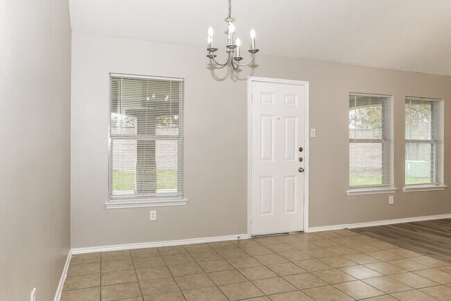 Foto del edificio - 7407 Blossommist Ln