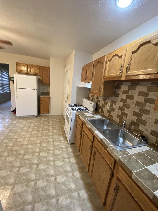 Building Photo - 2160 W 33rd St