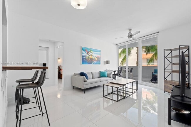 Building Photo - 225 Collins Ave