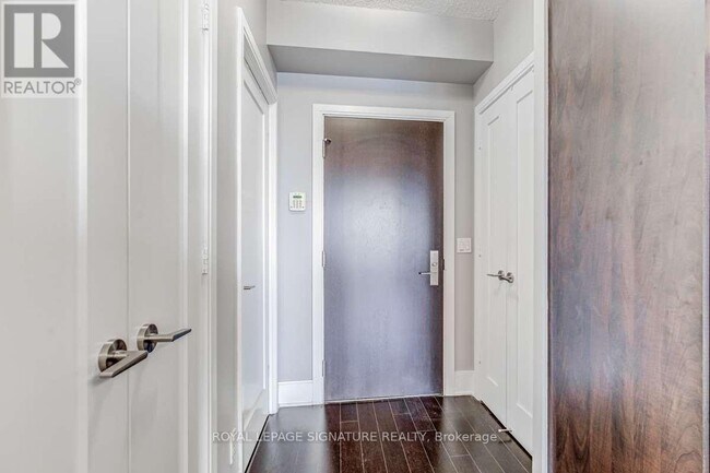 Photo du bâtiment - 25 Broadway Ave