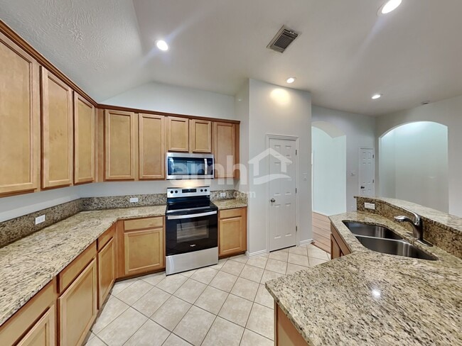 Building Photo - 30919 Blue Ridge Park Ln