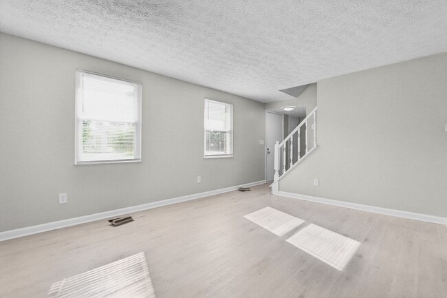 Building Photo - 953 S Spring Rd