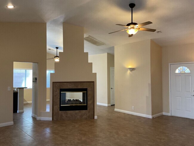 Foto del edificio - Great 1 story home, 3brs, 2bth, 2cg, RV Gate