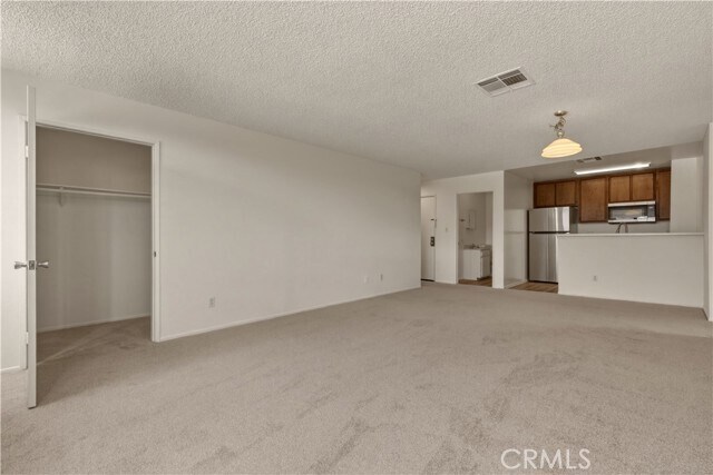 Foto del edificio - 17312 Chatsworth St