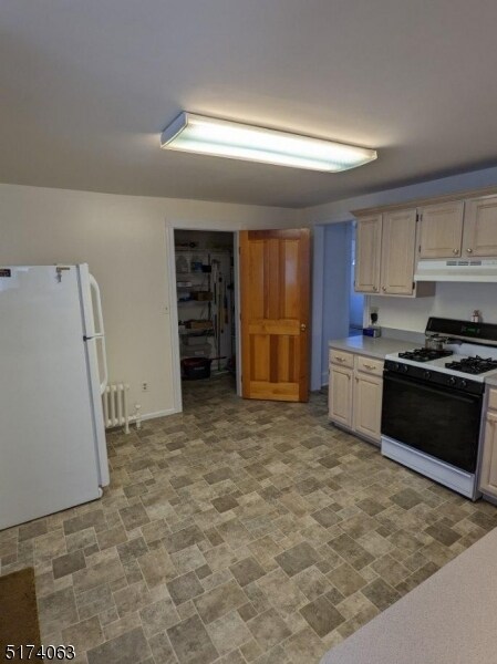 Large Kitchen - 93 Grove St