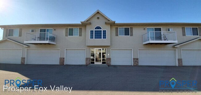 Building Photo - 5 E Waukau Ave