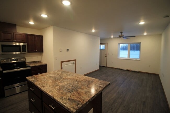 Building Photo - 560 S Santa Claus Ln