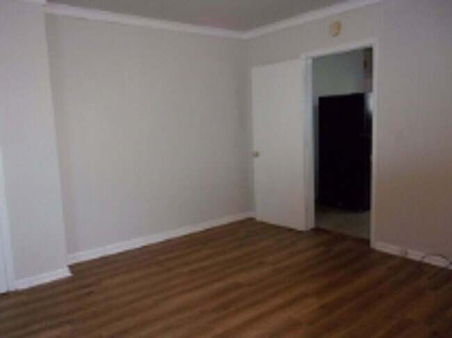 Foto del edificio - 526 Leslie St