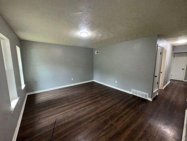 Building Photo - New Rental Opportunity in Memphis!