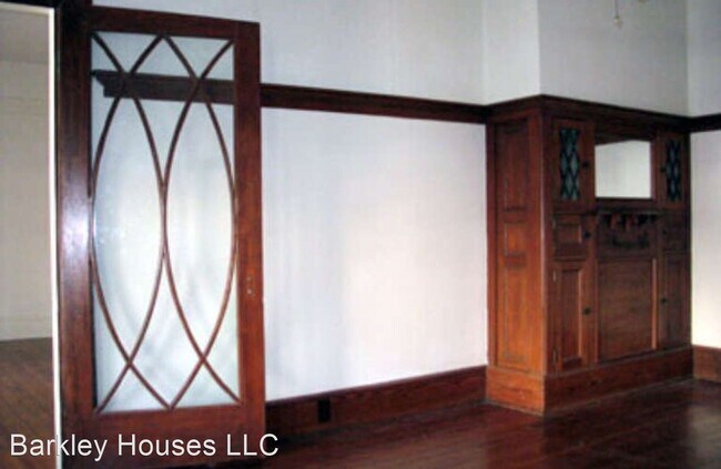 Building Photo - 1001 W 22nd St