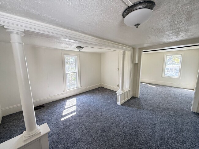 Foto del edificio - Freshly Renovated 1-Bedroom-Convenient Loc...