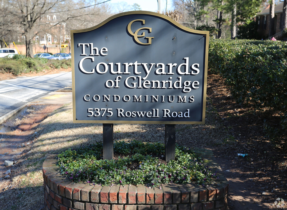 Building Photo - The Courtyards