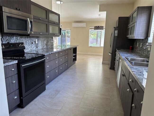 Foto del edificio - 840 NE 159th St
