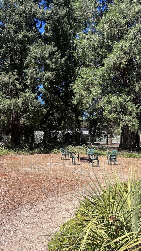 Foto del edificio - 11209 McCourtney Rd