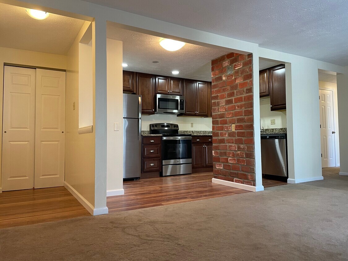 606 Bonnie Brae Dr Unit 606, Coraopolis, PA 15108 Condo for Rent in