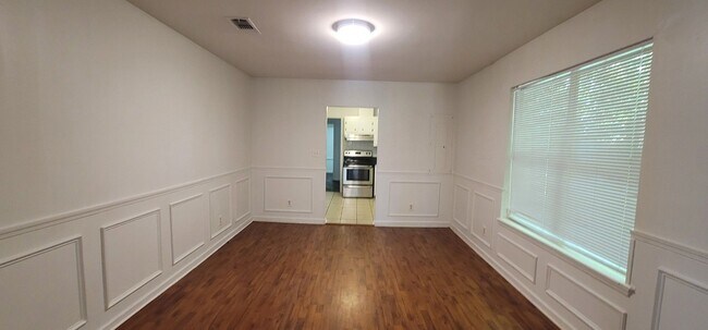 Foto del edificio - SPACIOUS 5/2 w/ Fenced Yard, Washer/Dryer,...