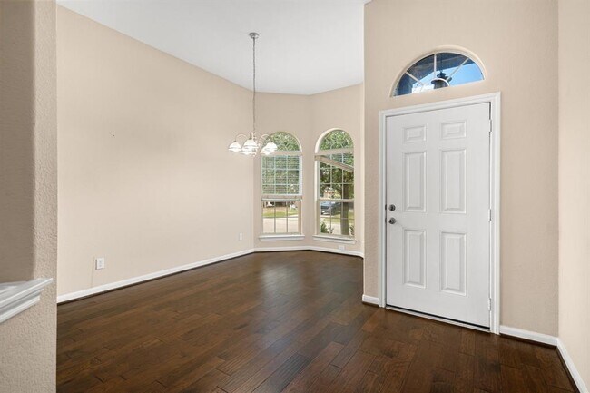 Building Photo - 1007 Summer Wood Blvd