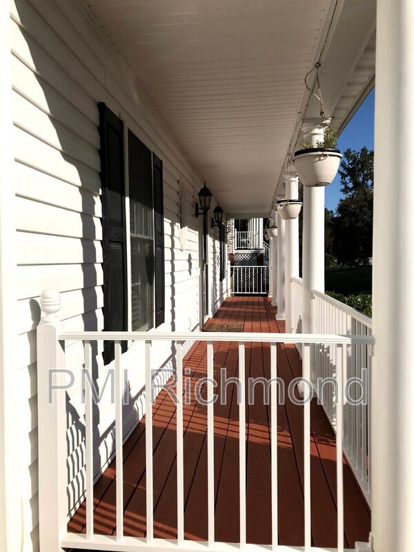 Foto del edificio - 3713 Mill Meadow Dr