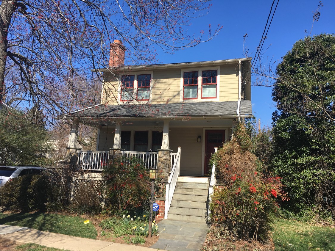 Front - 15 W Myrtle St
