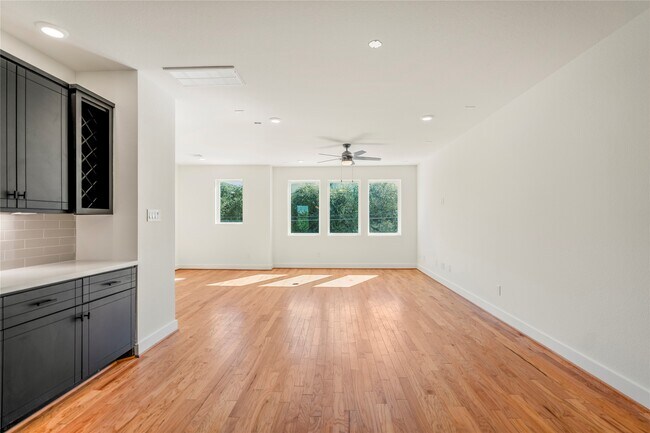 Foto del edificio - 6324 Del Rio St