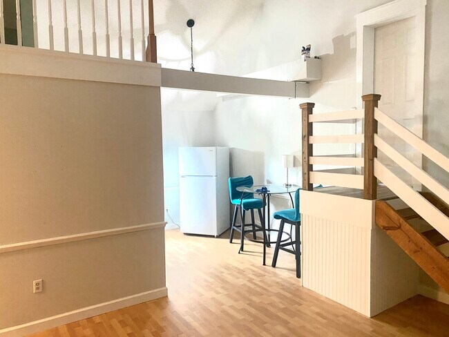 Foto del edificio - 7447 Hawkins Rd