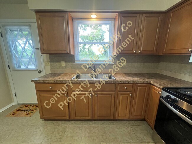 Building Photo - 2 Bedroom, 1.5 Bath in Dallastown