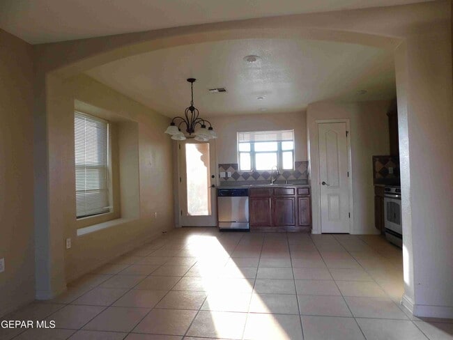 Building Photo - 4529 Hugo Reyes St