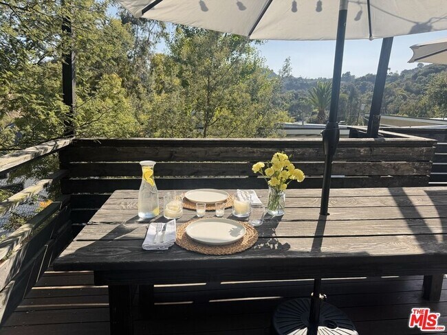 Foto del edificio - 2828 Laurel Canyon Pl
