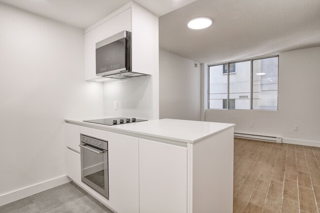 Building Photo - 2285 Rue St Mathieu