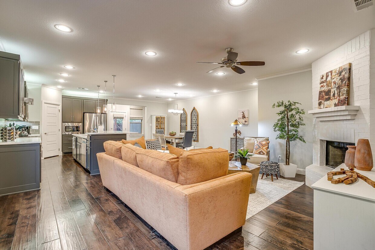 410 Wimberly St, Fort Worth, TX 76107 Townhome Rentals in Fort Worth