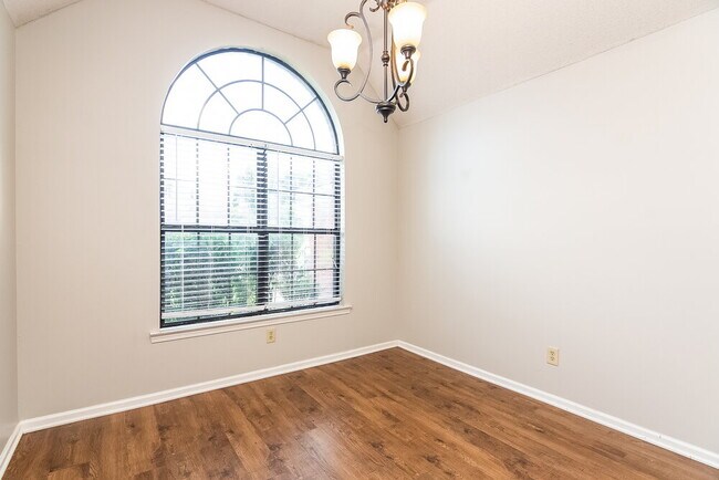 Foto del edificio - 10824 Ridgefield Dr