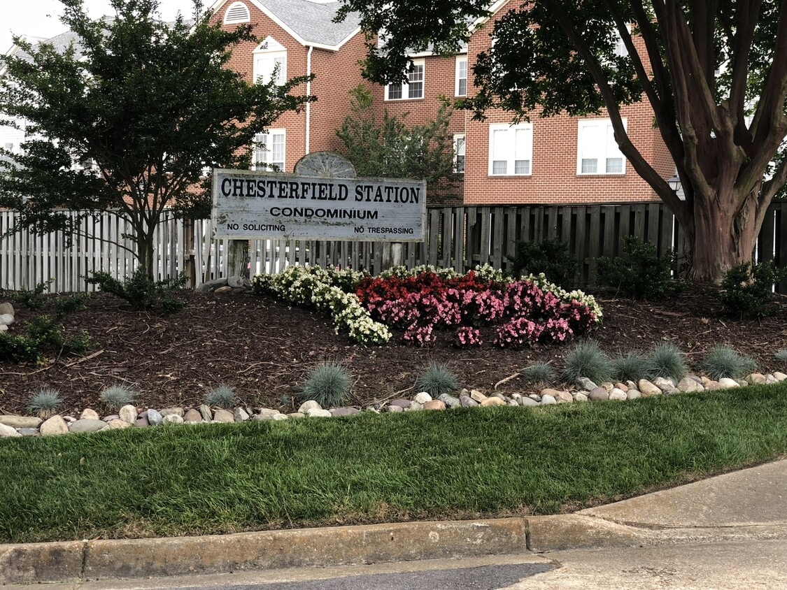 Building Photo - HILLTOP