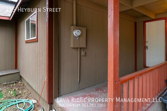 Building Photo - 115 SE Heyburn St