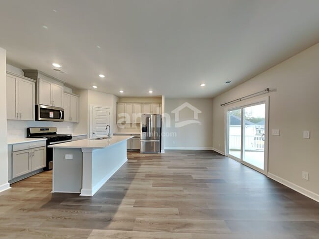 Building Photo - 230 Maxwell Dr