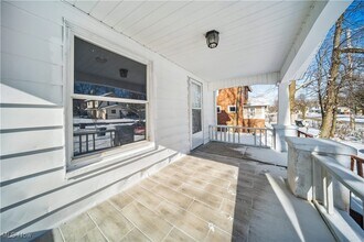 Building Photo - 702 Grace Ave