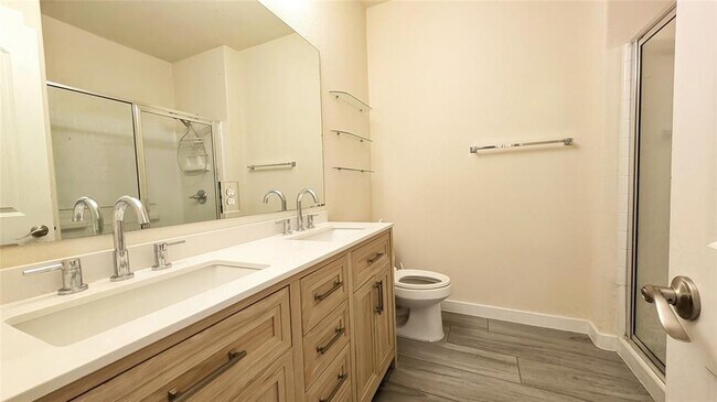 Foto del edificio - 13420 Lyndhurst St