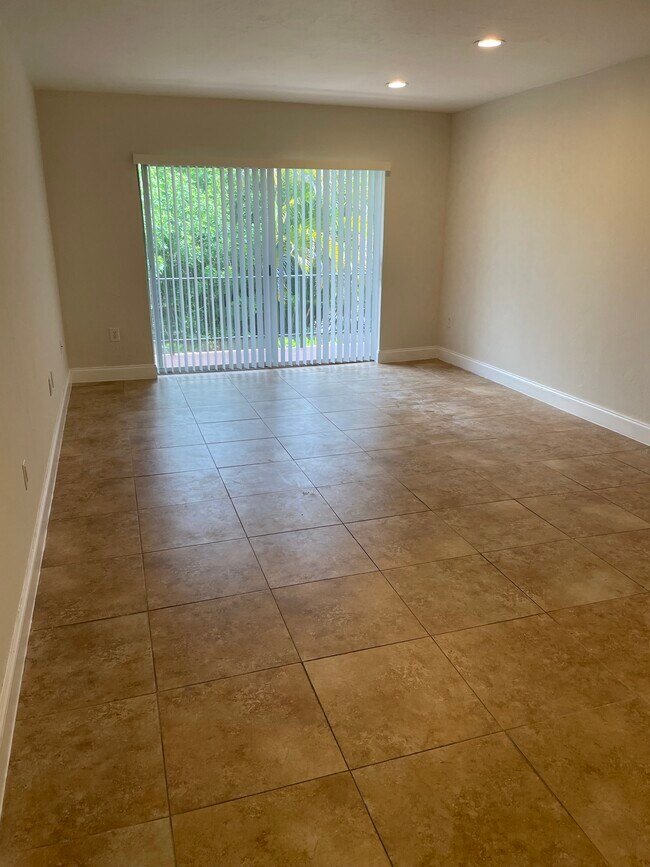 Building Photo - 13870 SW 90th Ave