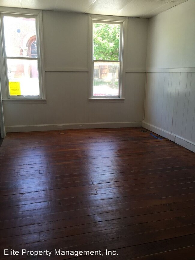 Building Photo - 2 br, 1 bath House - 518 N. Pershing Ave., #1