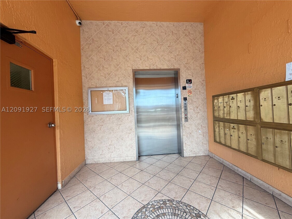 Foto del edificio - 2441 SW 31st Ave