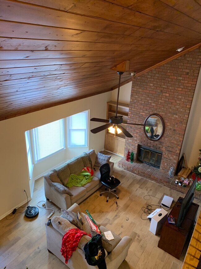 Living room - 224 Eaglewood Ct