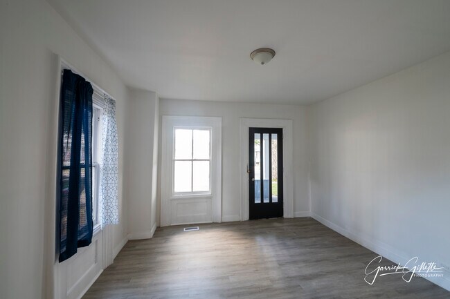 Foto del edificio - 213 N Main St