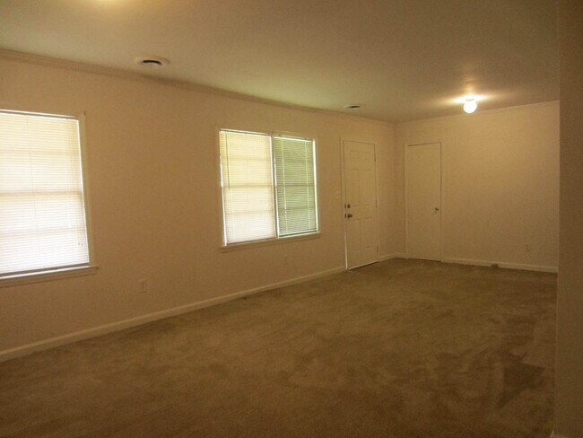 Foto del edificio - Hidden Enclave of Ranch Style Homes