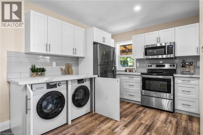 Building Photo - 77 W 4th St