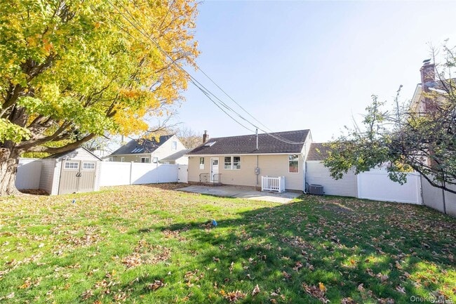 Building Photo - 24 Woodbine Dr S